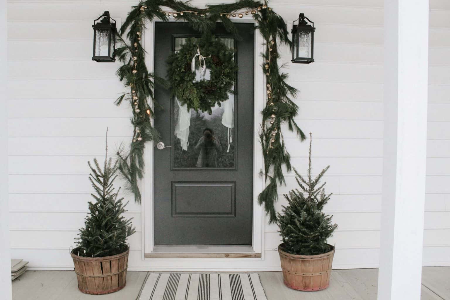 30+ Easy DIY Outdoor Christmas Decorations | Tiny Tree Decor 2024