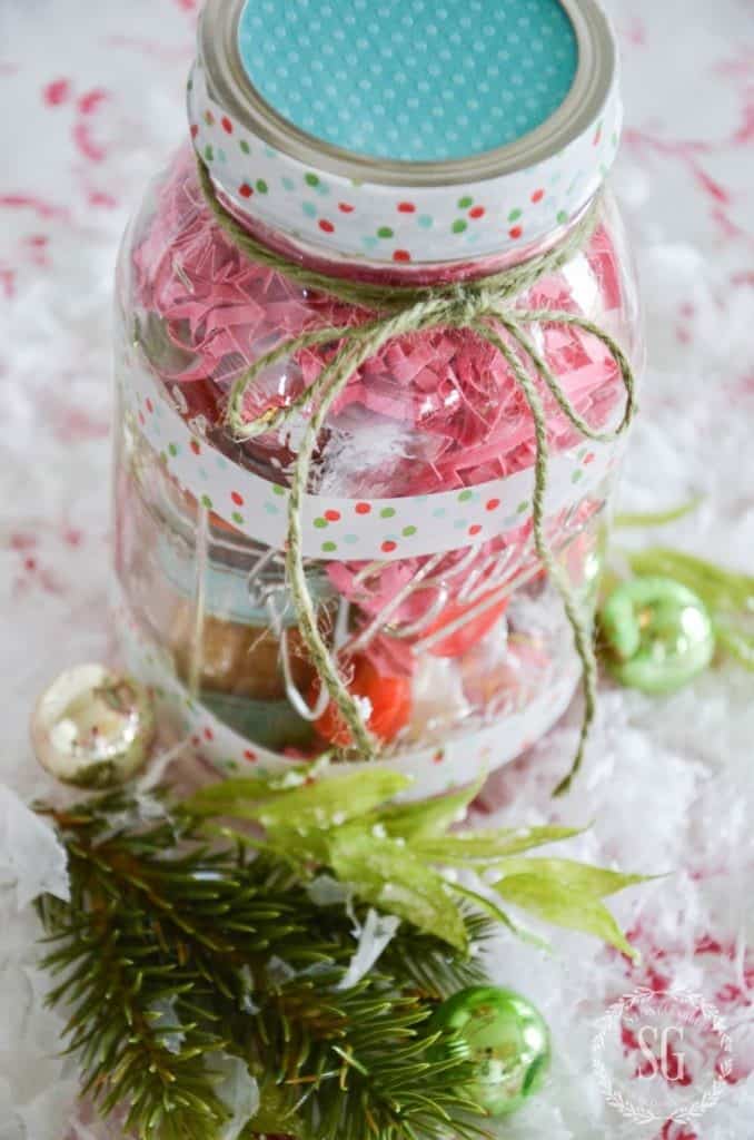 Fun and Festive Mason Jar Gift Ideas For Christmas | Tiny Tree Decor